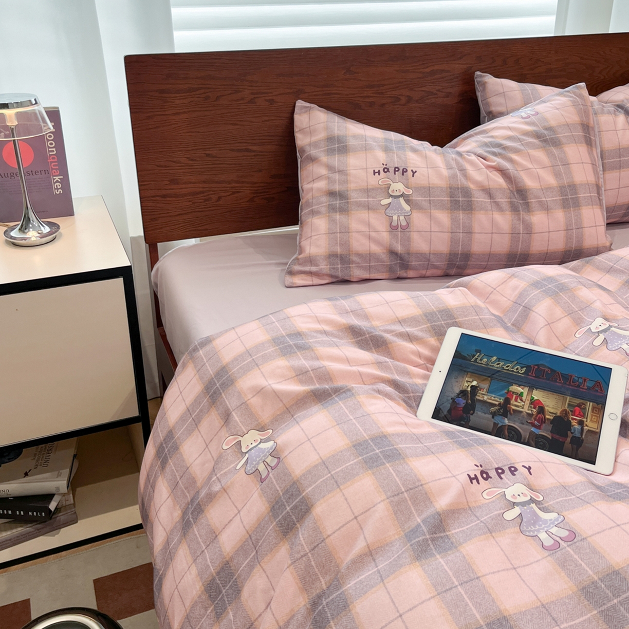 91家纺网 家纺一手货源 找家纺 小叮当家纺仓储工厂店 2025新款提供买家秀爆款花型不断货美拉德卡通全棉纯棉磨毛四件套 薇薇安