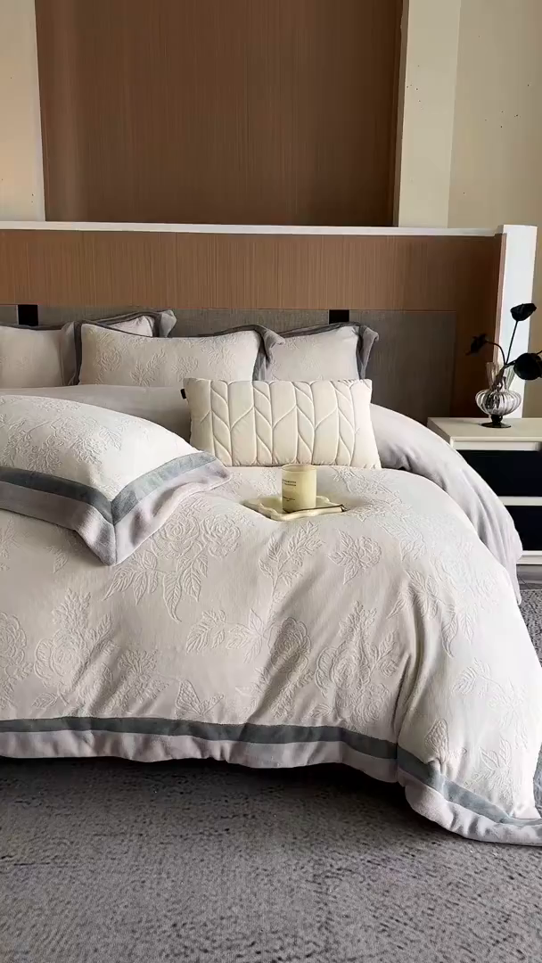 91家纺网 家纺一手货源 找家纺 瑞雪家居 2025新款亲肤舒适牛奶绒四件套-繁花系列 繁花-珍珠白