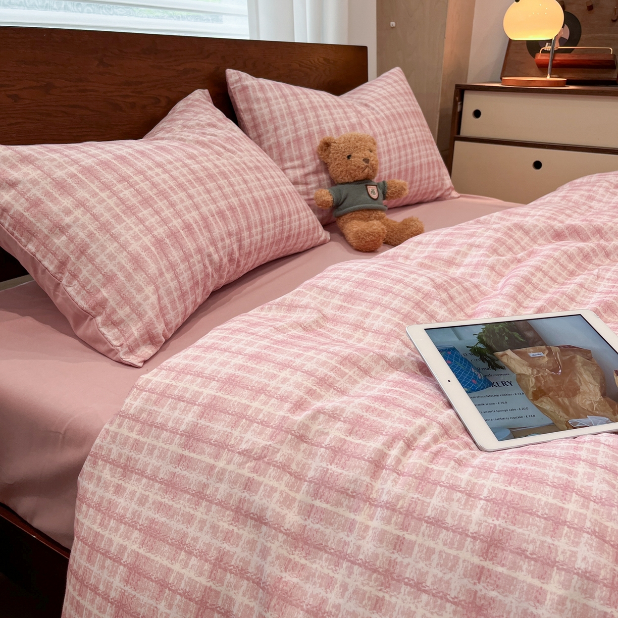 91家纺网 家纺一手货源 找家纺 小叮当家纺仓储工厂店 2025新款提供买家秀爆款花型不断货美拉德卡通全棉纯棉磨毛四件套 邂逅-粉