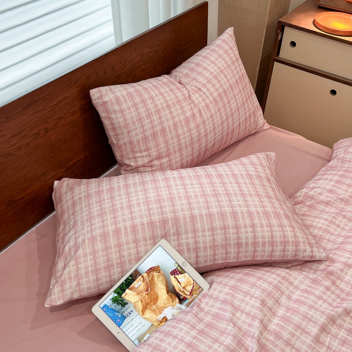 91家纺网 家纺一手货源 找家纺 小叮当家纺仓储工厂店 2025新款提供买家秀爆款花型不断货美拉德卡通全棉纯棉磨毛四件套 邂逅-粉