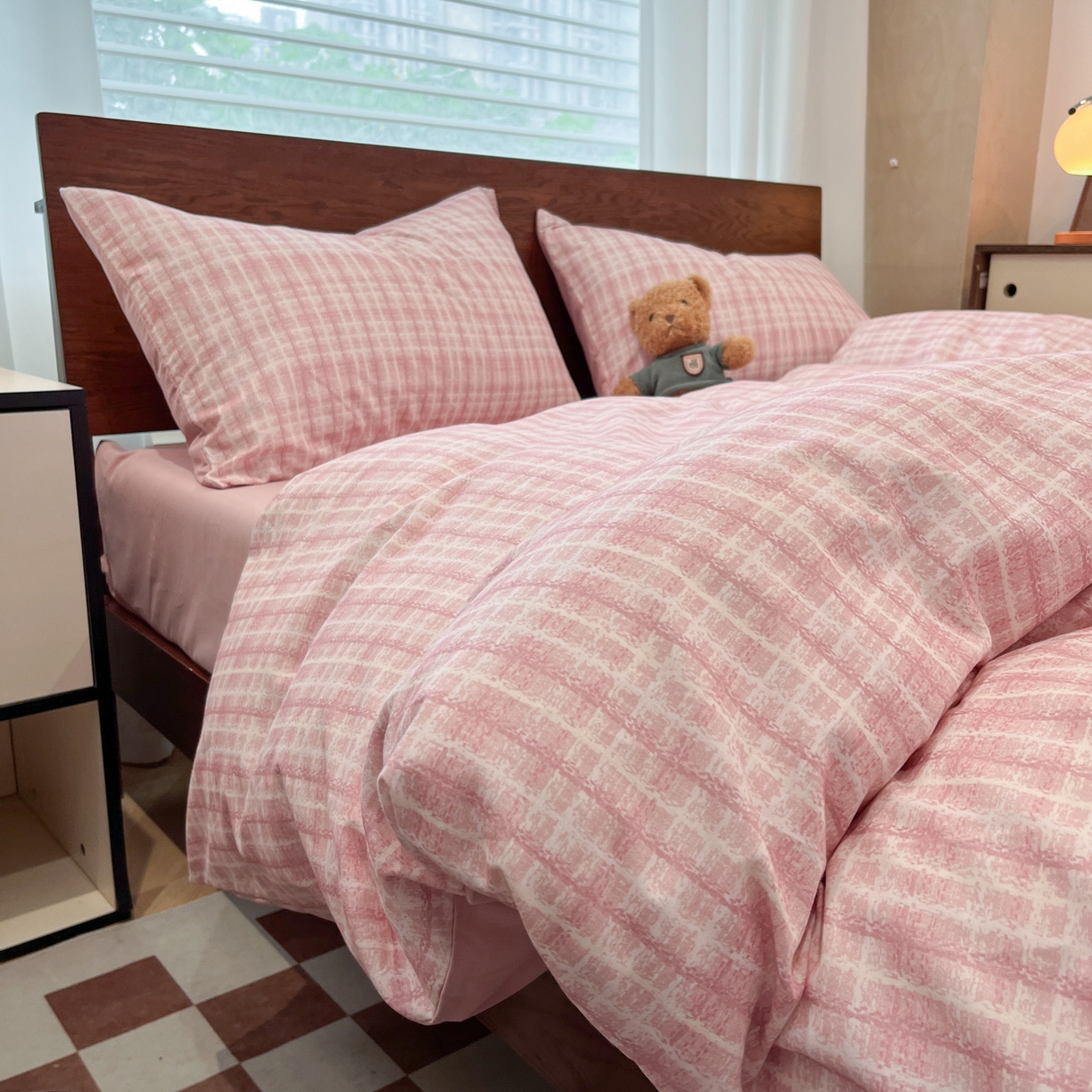 小叮当家纺仓储工厂店 2025新款提供买家秀爆款花型不断货美拉德卡通全棉纯棉磨毛四件套 邂逅-粉