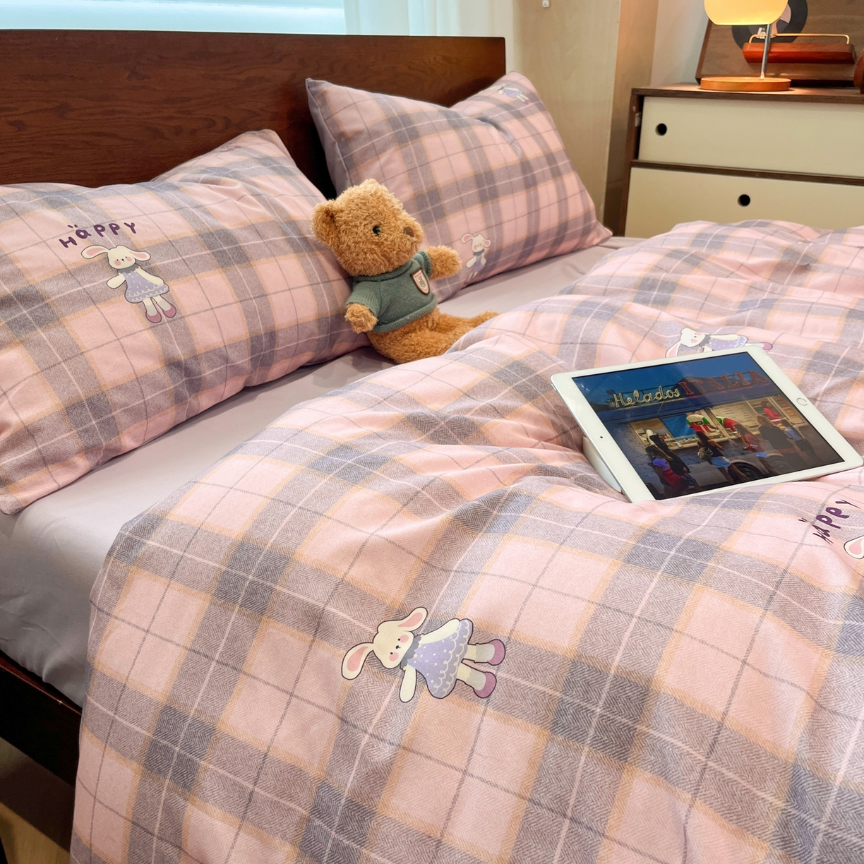 91家纺网 家纺一手货源 找家纺 小叮当家纺仓储工厂店 2025新款提供买家秀爆款花型不断货美拉德卡通全棉纯棉磨毛四件套 薇薇安