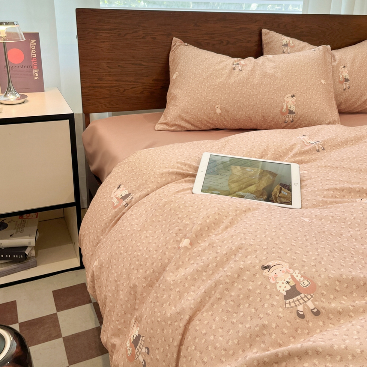 91家纺网 家纺一手货源 找家纺 小叮当家纺仓储工厂店 2025新款提供买家秀爆款花型不断货美拉德卡通全棉纯棉磨毛四件套 乐桃