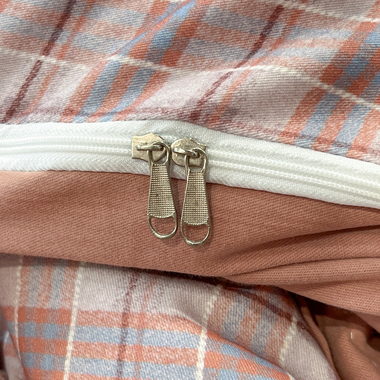 91家纺网 家纺一手货源 找家纺 小叮当家纺仓储工厂店 2025新款提供买家秀爆款花型不断货美拉德卡通全棉纯棉磨毛四件套 甜酷猫猫