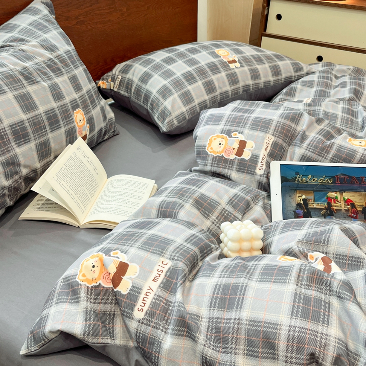 91家纺网 家纺一手货源 找家纺 小叮当家纺仓储工厂店 2025新款提供买家秀爆款花型不断货美拉德卡通全棉纯棉磨毛四件套 小萌狮