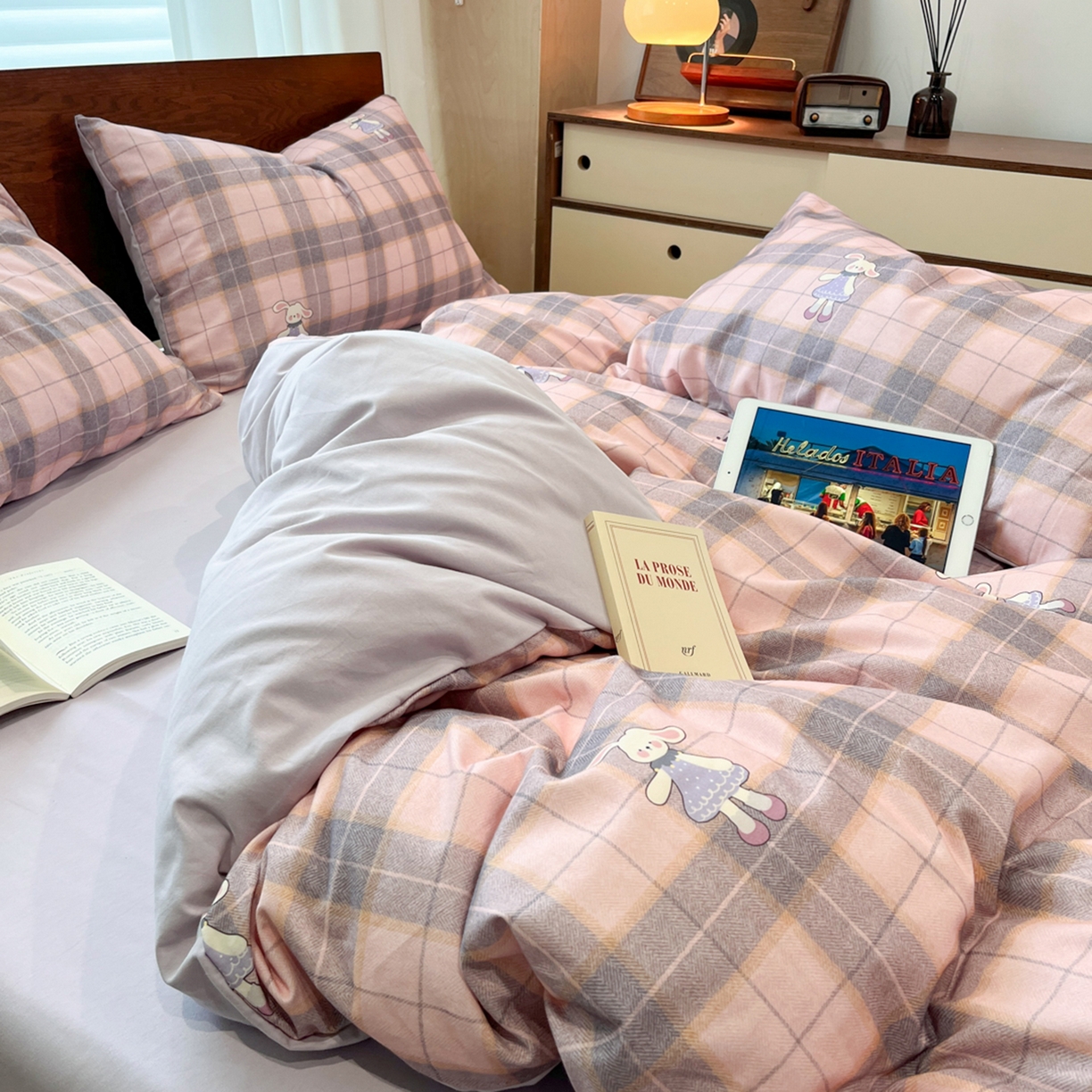 91家纺网 家纺一手货源 找家纺 小叮当家纺仓储工厂店 2025新款提供买家秀爆款花型不断货美拉德卡通全棉纯棉磨毛四件套 薇薇安