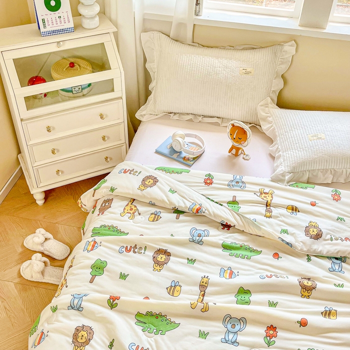 91家纺网 家纺一手货源 找家纺 小叮当家纺仓储工厂店 2025年新款A类母婴级宝宝被子豆豆绒牛奶针织棉被子儿童被子豆豆被大豆被春秋 牛奶针织被-狮子派对