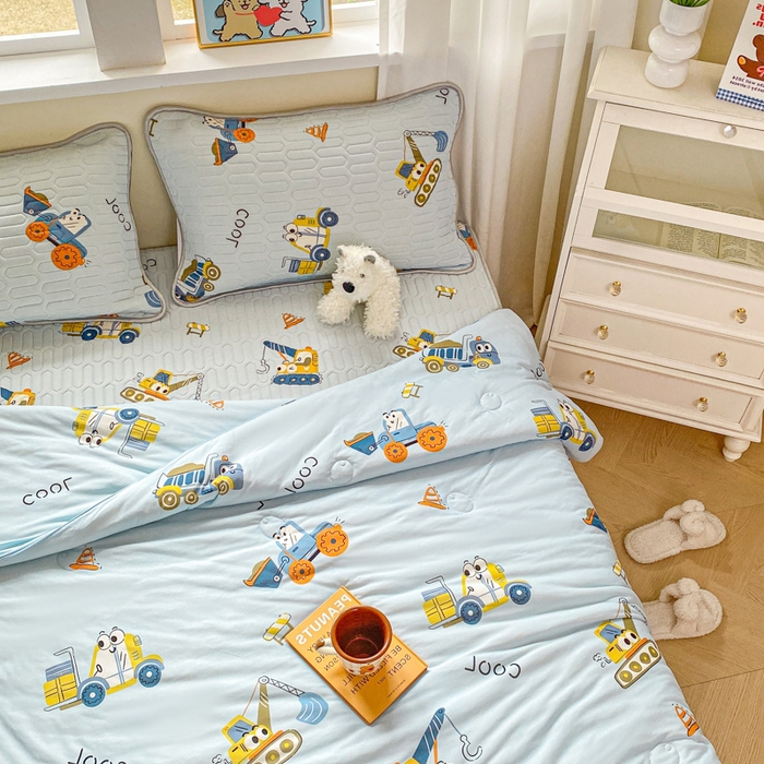 91家纺网 家纺一手货源 找家纺 小叮当家纺仓储工厂店 2025年新款A类母婴级宝宝被子豆豆绒牛奶针织棉被子儿童被子豆豆被大豆被春秋 牛奶针织被-工程车