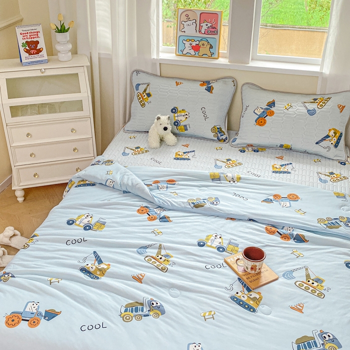 91家纺网 家纺一手货源 找家纺 小叮当家纺仓储工厂店 2025年新款A类母婴级宝宝被子豆豆绒牛奶针织棉被子儿童被子豆豆被大豆被春秋 牛奶针织被-工程车