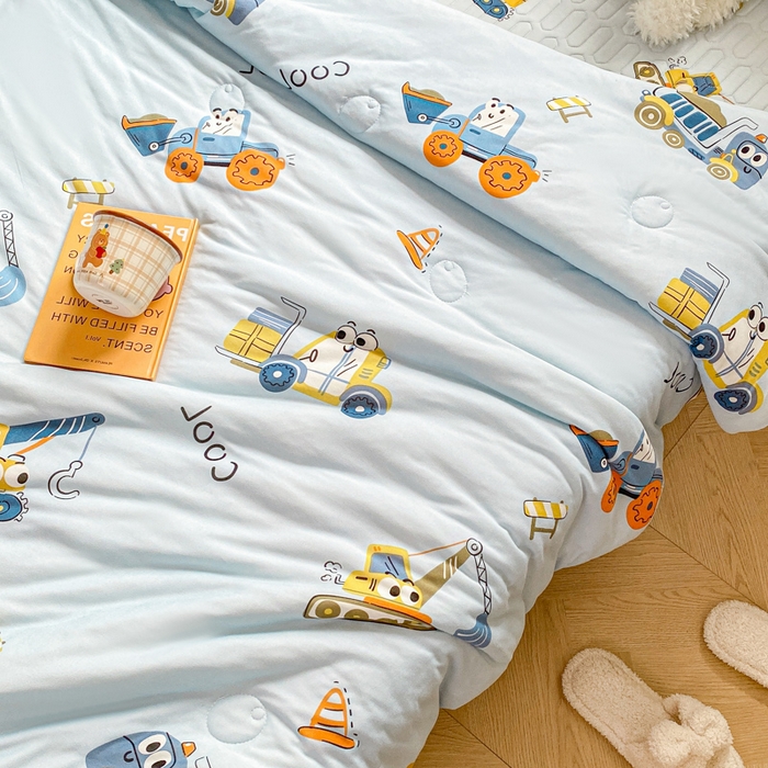 91家纺网 家纺一手货源 找家纺 小叮当家纺仓储工厂店 2025年新款A类母婴级宝宝被子豆豆绒牛奶针织棉被子儿童被子豆豆被大豆被春秋 牛奶针织被-工程车