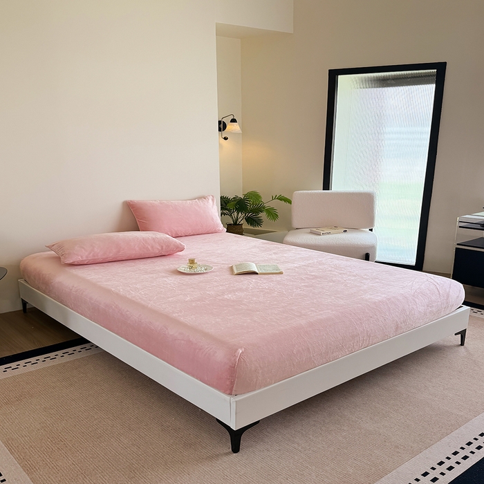 91家纺网 家纺一手货源 找家纺 卢赛尔 2025新款230g高克重纯色牛奶绒床笠单品-米兰系列 米兰-桃粉色