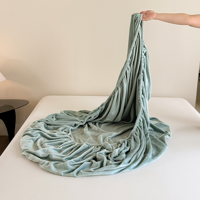 91家纺网 家纺一手货源 找家纺 卢赛尔 2025新款230g高克重纯色牛奶绒床笠单品-米兰系列 米兰-天青色