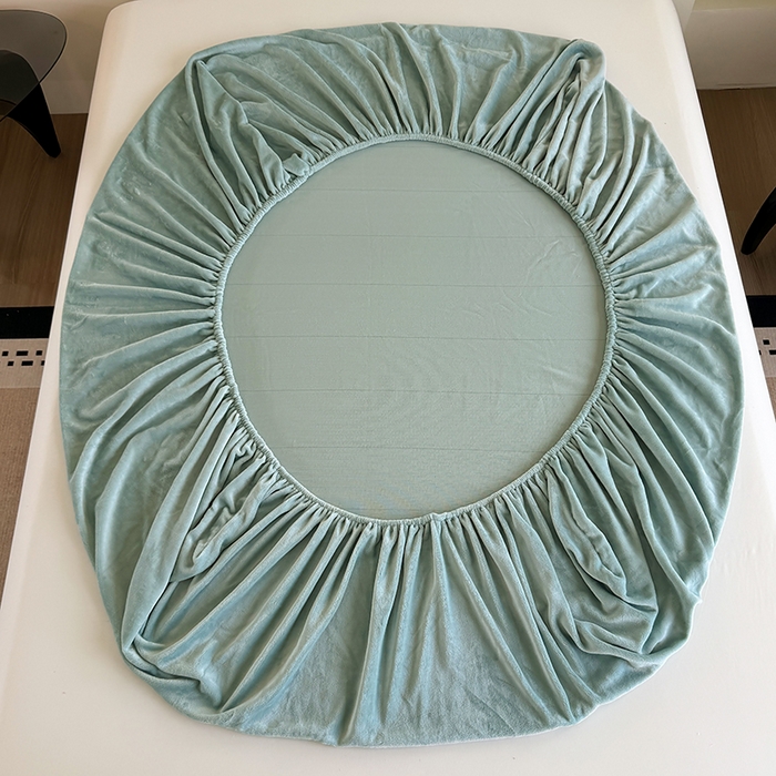 91家纺网 家纺一手货源 找家纺 卢赛尔 2025新款230g高克重纯色牛奶绒床笠单品-米兰系列 米兰-天青色