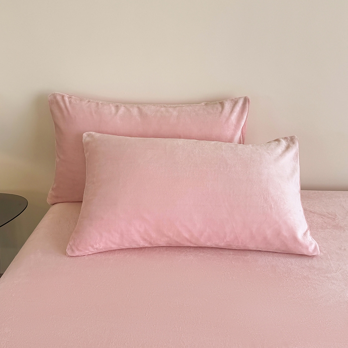 91家纺网 家纺一手货源 找家纺 卢赛尔 2025新款230g高克重纯色牛奶绒床笠单品-米兰系列 米兰-桃粉色