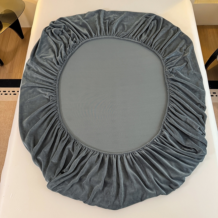 91家纺网 家纺一手货源 找家纺 卢赛尔 2025新款230g高克重纯色牛奶绒床笠单品-米兰系列 米兰-深空灰