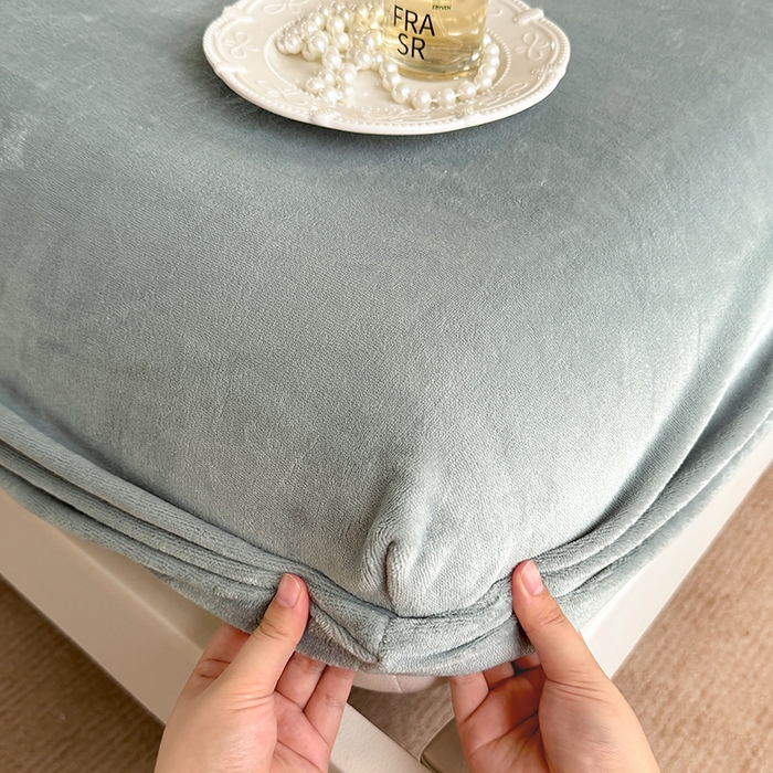 91家纺网 家纺一手货源 找家纺 卢赛尔 2025新款230g高克重纯色牛奶绒床笠单品-米兰系列 米兰-淡雅灰