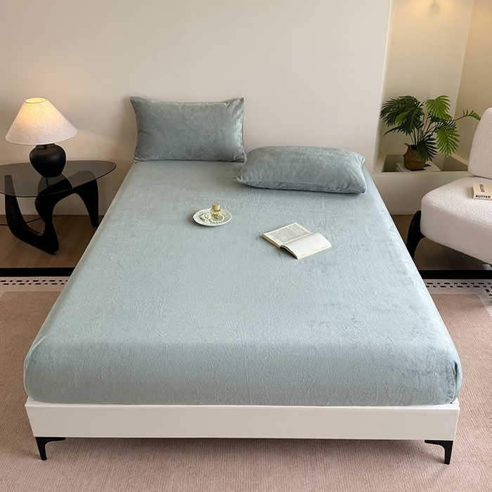 91家纺网 家纺一手货源 找家纺 卢赛尔 2025新款230g高克重纯色牛奶绒床笠单品-米兰系列 米兰-淡雅灰