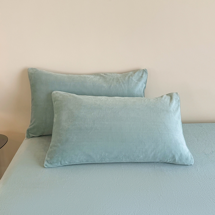 91家纺网 家纺一手货源 找家纺 卢赛尔 2025新款230g高克重纯色牛奶绒床笠单品-米兰系列 米兰-天青色