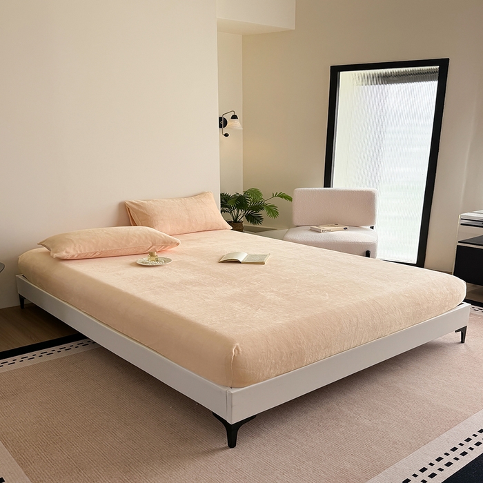 91家纺网 家纺一手货源 找家纺 卢赛尔 2025新款230g高克重纯色牛奶绒床笠单品-米兰系列 米兰-米黄色