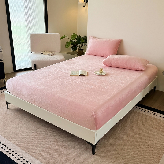 91家纺网 家纺一手货源 找家纺 卢赛尔 2025新款230g高克重纯色牛奶绒床笠单品-米兰系列 米兰-桃粉色