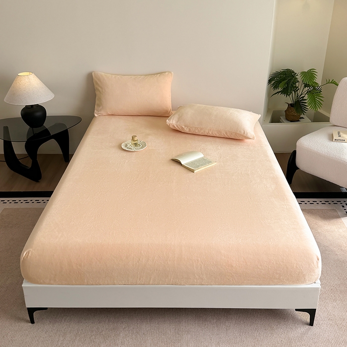 91家纺网 家纺一手货源 找家纺 卢赛尔 2025新款230g高克重纯色牛奶绒床笠单品-米兰系列 米兰-米黄色