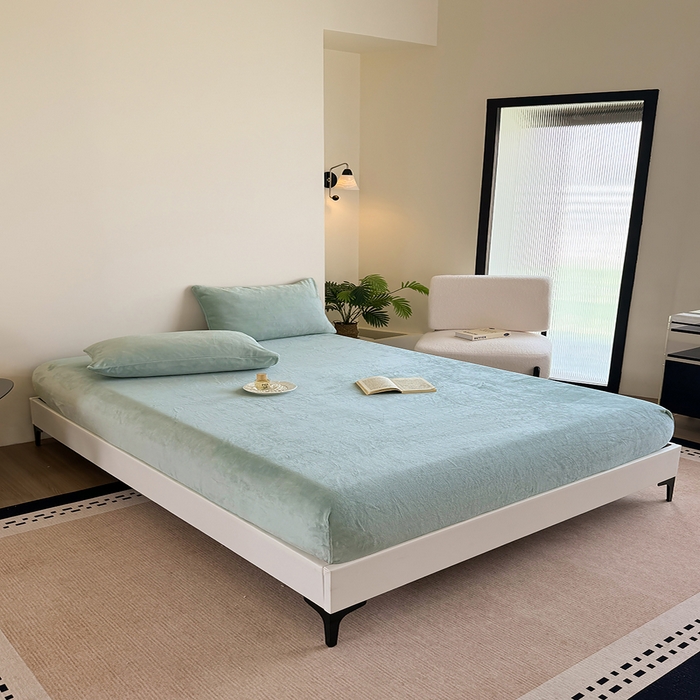 91家纺网 家纺一手货源 找家纺 卢赛尔 2025新款230g高克重纯色牛奶绒床笠单品-米兰系列 米兰-天青色