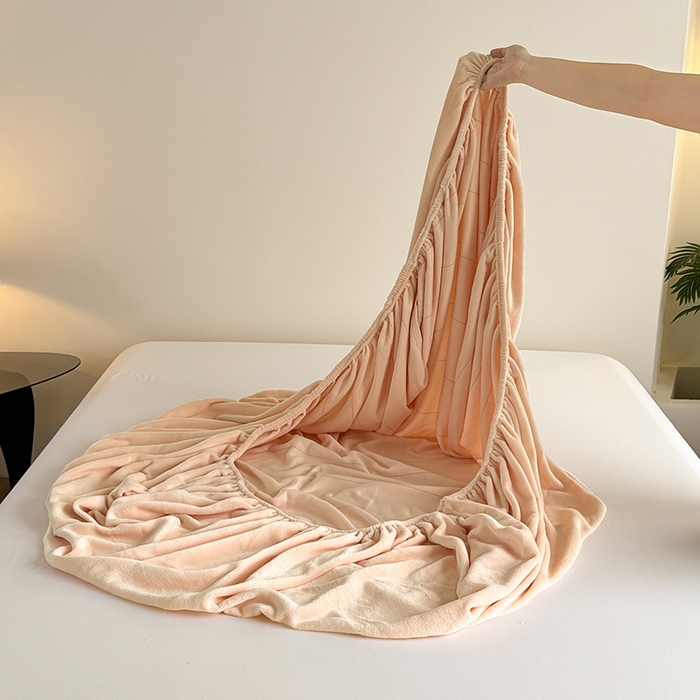 91家纺网 家纺一手货源 找家纺 卢赛尔 2025新款230g高克重纯色牛奶绒床笠单品-米兰系列 米兰-米黄色