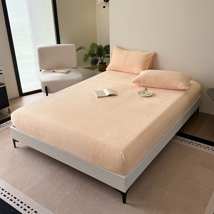 91家纺网 家纺一手货源 找家纺 卢赛尔 2025新款230g高克重纯色牛奶绒床笠单品-米兰系列 米兰-米黄色