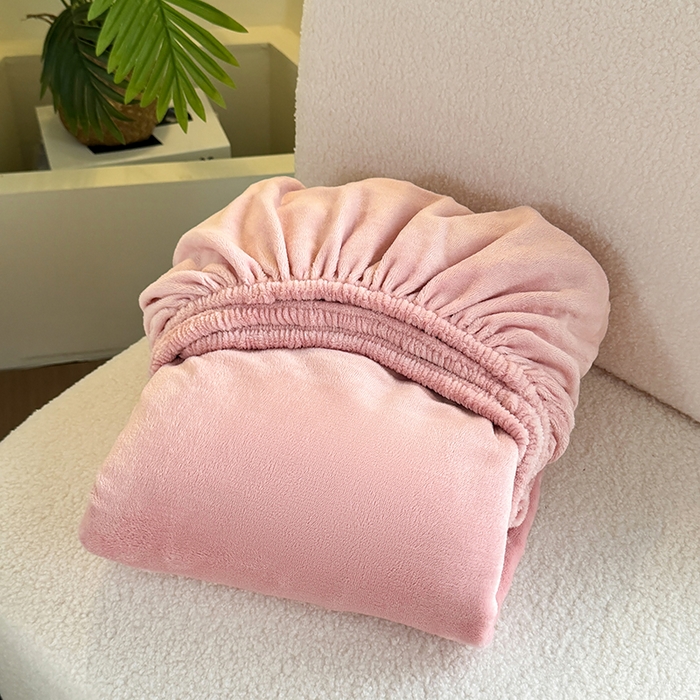 91家纺网 家纺一手货源 找家纺 卢赛尔 2025新款230g高克重纯色牛奶绒床笠单品-米兰系列 米兰-桃粉色