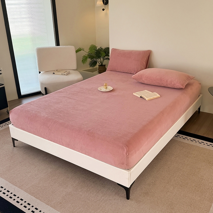 91家纺网 家纺一手货源 找家纺 卢赛尔 2025新款230g高克重纯色牛奶绒床笠单品-米兰系列 米兰-藕粉玉