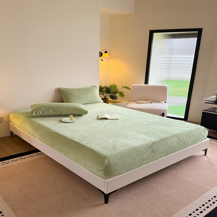 91家纺网 家纺一手货源 找家纺 卢赛尔 2025新款230g高克重纯色牛奶绒床笠单品-米兰系列 米兰-青草绿