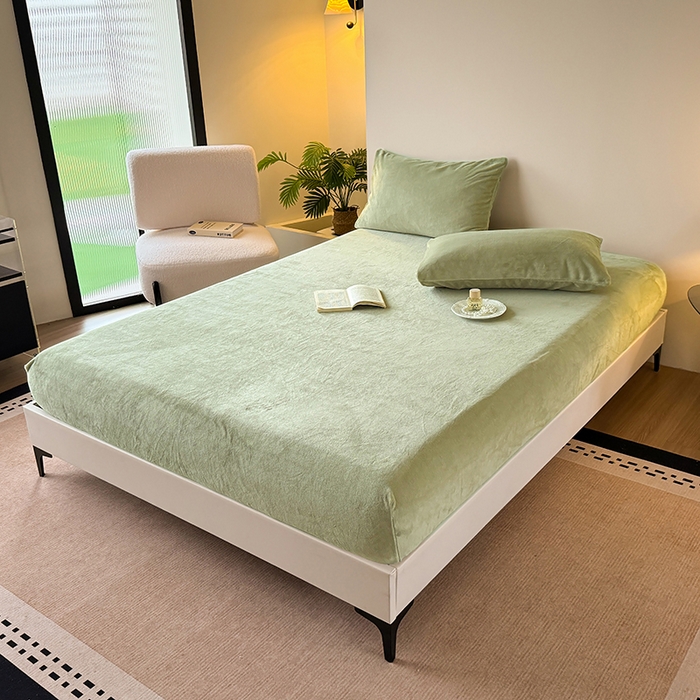 91家纺网 家纺一手货源 找家纺 卢赛尔 2025新款230g高克重纯色牛奶绒床笠单品-米兰系列 米兰-青草绿