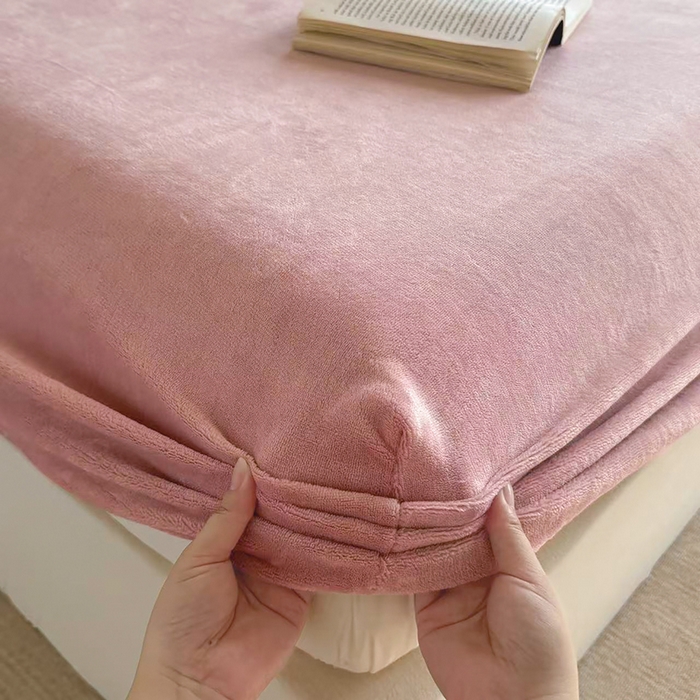 91家纺网 家纺一手货源 找家纺 卢赛尔 2025新款230g高克重纯色牛奶绒床笠单品-米兰系列 米兰-藕粉玉