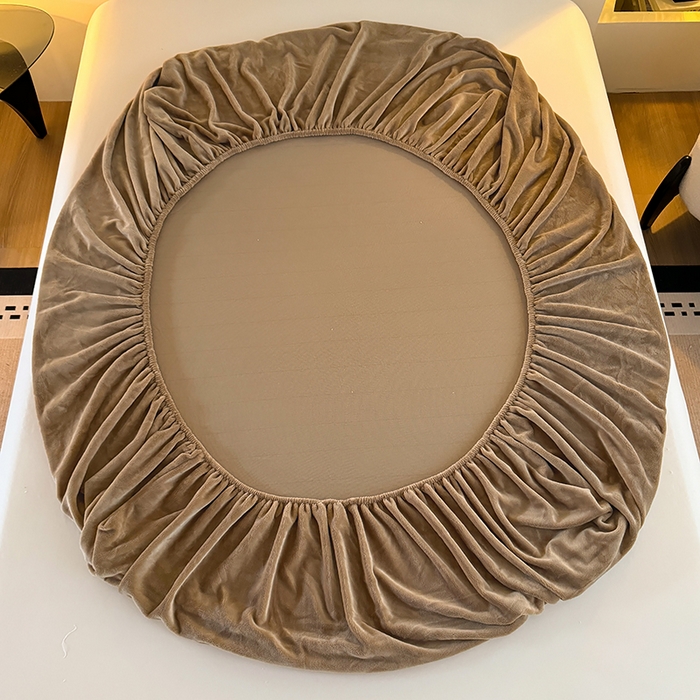 91家纺网 家纺一手货源 找家纺 卢赛尔 2025新款230g高克重纯色牛奶绒床笠单品-米兰系列 米兰-奶咖色