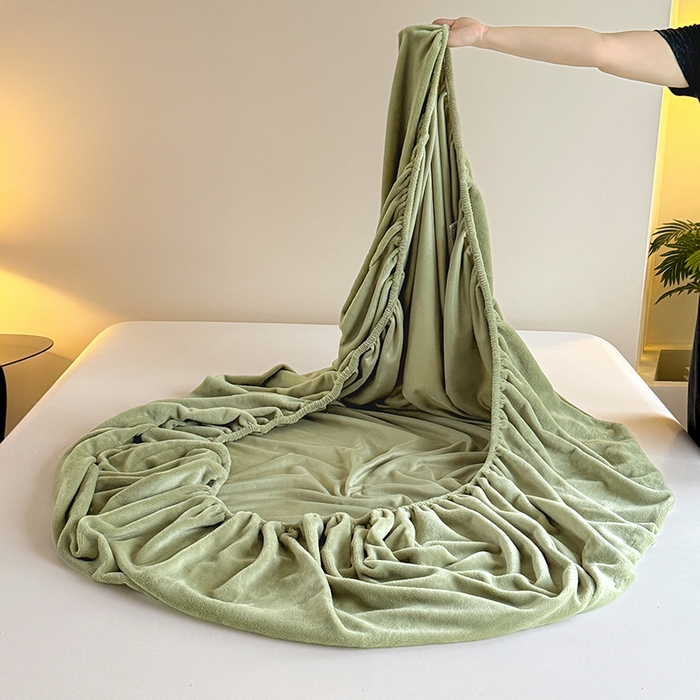 91家纺网 家纺一手货源 找家纺 卢赛尔 2025新款230g高克重纯色牛奶绒床笠单品-米兰系列 米兰-青草绿