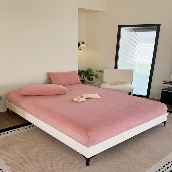 91家纺网 家纺一手货源 找家纺 卢赛尔 2025新款230g高克重纯色牛奶绒床笠单品-米兰系列 米兰-藕粉玉