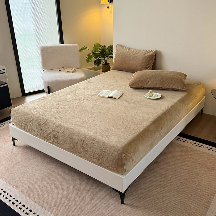 91家纺网 家纺一手货源 找家纺 卢赛尔 2025新款230g高克重纯色牛奶绒床笠单品-米兰系列 米兰-奶咖色