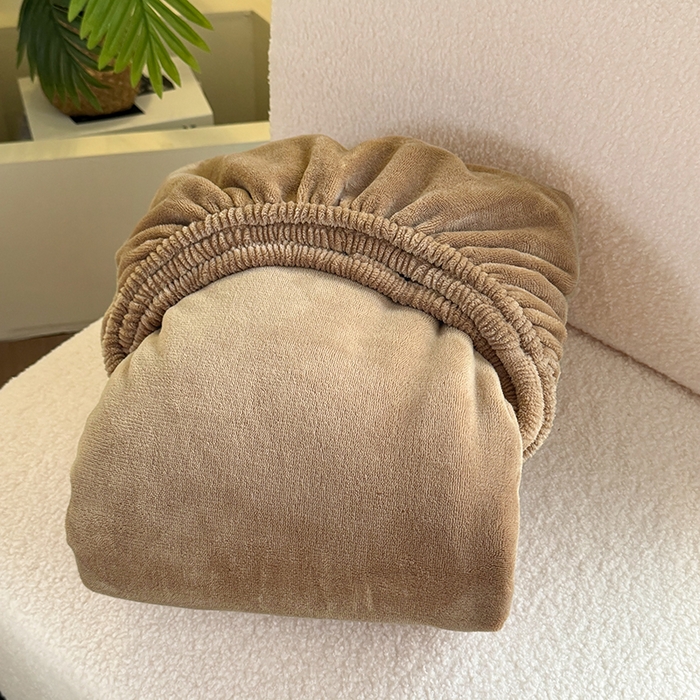 91家纺网 家纺一手货源 找家纺 卢赛尔 2025新款230g高克重纯色牛奶绒床笠单品-米兰系列 米兰-奶咖色