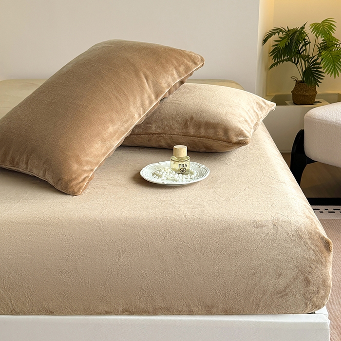 91家纺网 家纺一手货源 找家纺 卢赛尔 2025新款230g高克重纯色牛奶绒床笠单品-米兰系列 米兰-奶咖色