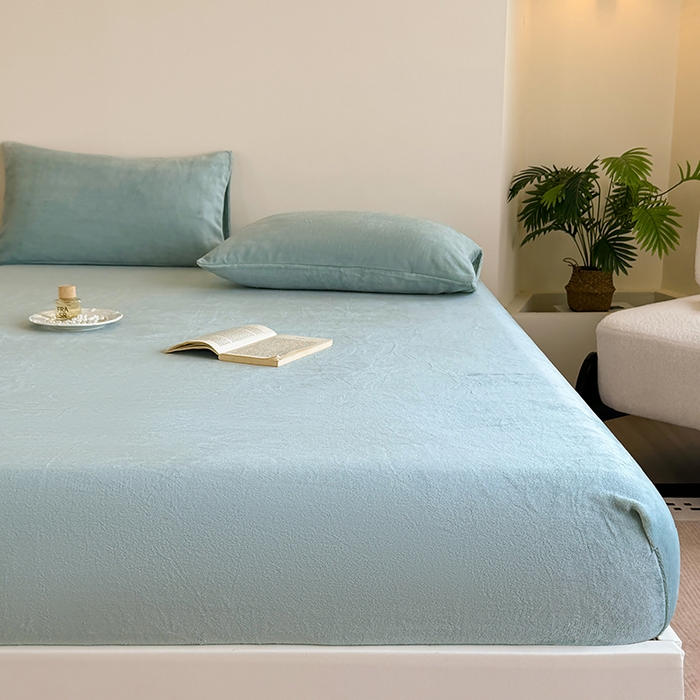 91家纺网 家纺一手货源 找家纺 卢赛尔 2025新款230g高克重纯色牛奶绒床笠单品-米兰系列 米兰-天青色