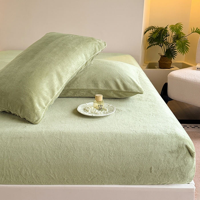 91家纺网 家纺一手货源 找家纺 卢赛尔 2025新款230g高克重纯色牛奶绒床笠单品-米兰系列 米兰-青草绿