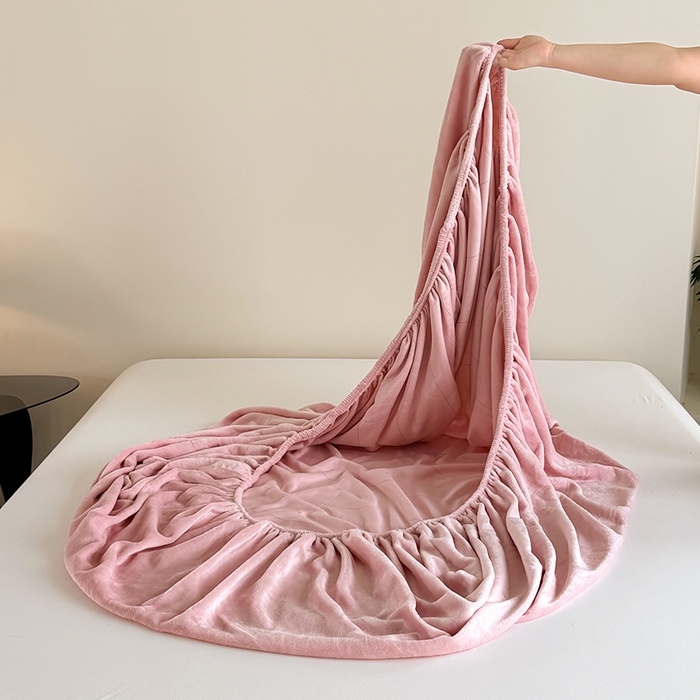 91家纺网 家纺一手货源 找家纺 卢赛尔 2025新款230g高克重纯色牛奶绒床笠单品-米兰系列 米兰-桃粉色