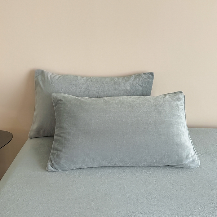 91家纺网 家纺一手货源 找家纺 卢赛尔 2025新款230g高克重纯色牛奶绒床笠单品-米兰系列 米兰-淡雅灰