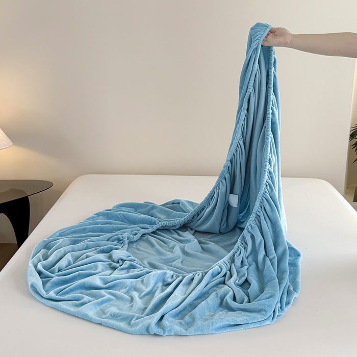 91家纺网 家纺一手货源 找家纺 卢赛尔 2025新款230g高克重纯色牛奶绒床笠单品-米兰系列 米兰-湖蓝色