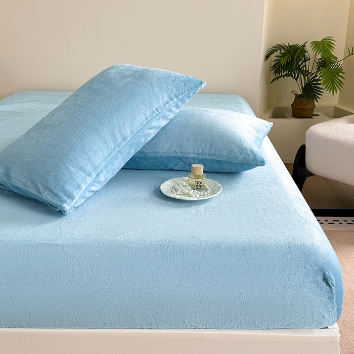 91家纺网 家纺一手货源 找家纺 卢赛尔 2025新款230g高克重纯色牛奶绒床笠单品-米兰系列 米兰-湖蓝色