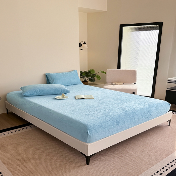 91家纺网 家纺一手货源 找家纺 卢赛尔 2025新款230g高克重纯色牛奶绒床笠单品-米兰系列 米兰-湖蓝色