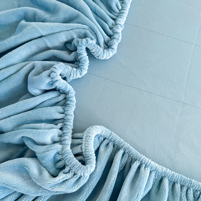 91家纺网 家纺一手货源 找家纺 卢赛尔 2025新款230g高克重纯色牛奶绒床笠单品-米兰系列 米兰-湖蓝色