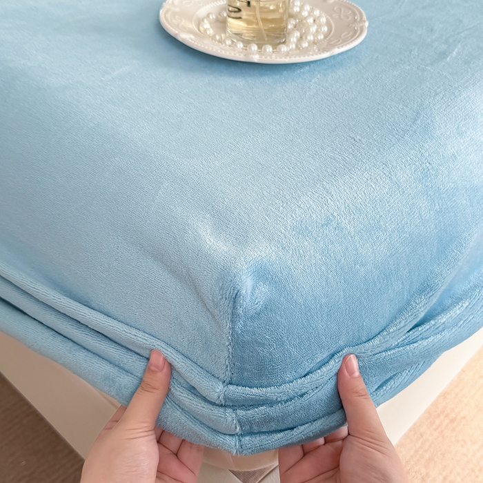 91家纺网 家纺一手货源 找家纺 卢赛尔 2025新款230g高克重纯色牛奶绒床笠单品-米兰系列 米兰-湖蓝色