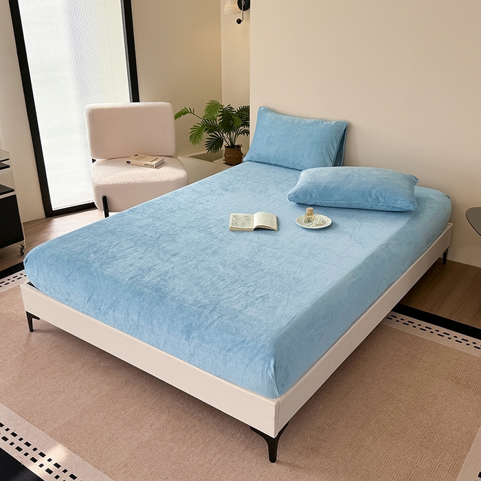 91家纺网 家纺一手货源 找家纺 卢赛尔 2025新款230g高克重纯色牛奶绒床笠单品-米兰系列 米兰-湖蓝色