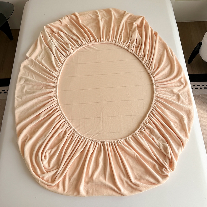 91家纺网 家纺一手货源 找家纺 卢赛尔 2025新款230g高克重纯色牛奶绒床笠单品-米兰系列 米兰-米黄色